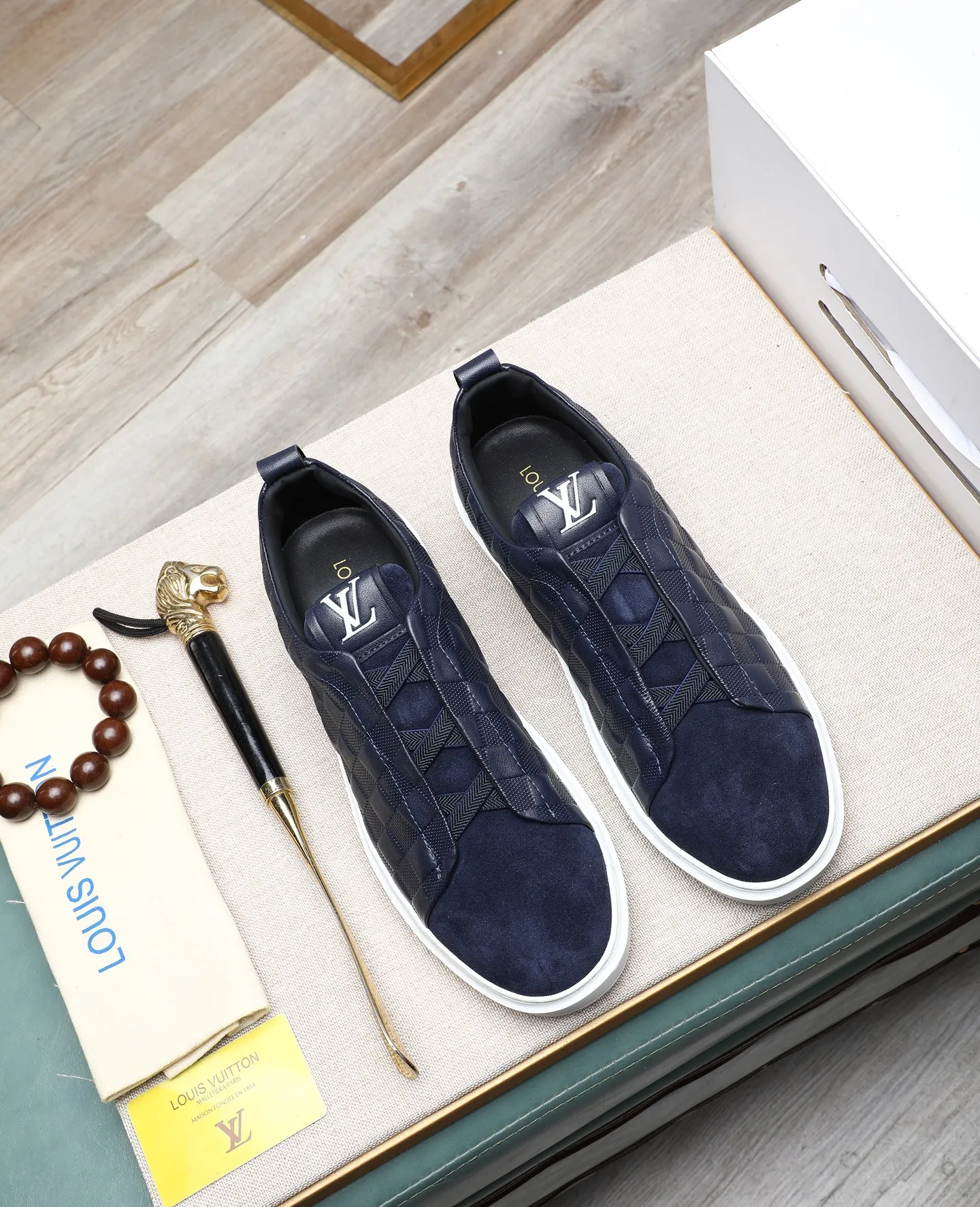 Men's shoes 💰460 【LOUIS VUITTON】Louis Vuitton 2 new products 👟Milan fashion show style 🇰🇾🇰🇾LV family logo, celebrity style, a must-have for fashionistas ⚠️Imported materials ➕Cow leather ➕Breathable leather lining ➕Special outsole 👞Number 38-44 (45 46 custom-made)
